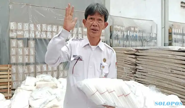 Pengamanan Logistik Pemilu 2024 di Gedung KPU Solo Ketat