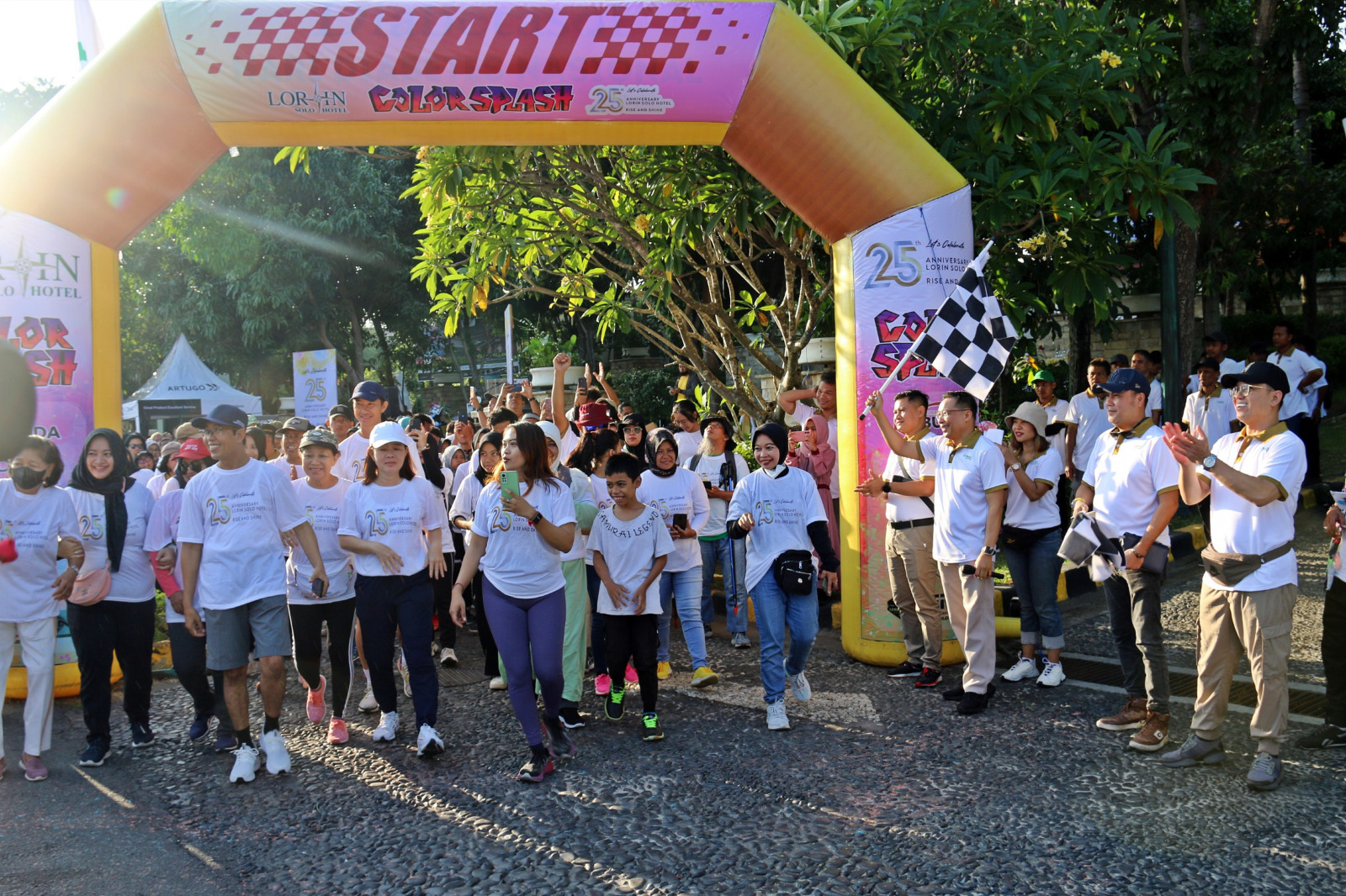 Bertabur Hadiah, Fun Walk Lorin Solo Hotel Diserbu Peserta