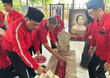 Dukung Surat Megawati, PDIP Jateng Ziarah ke Makam RA Kartini