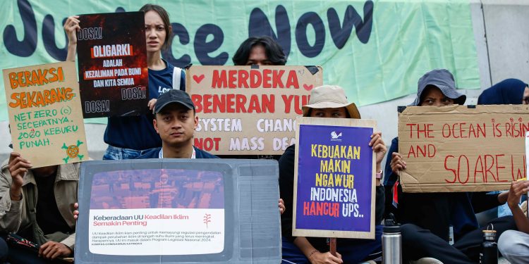 Pemuda-pemudi Gen Z Menagih Tanggung Jawab Iklim