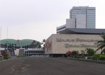 tunjangan pensiun dpr digugat