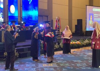 indonusa wisuda mahasiswa