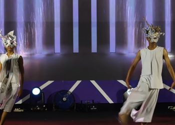 Sosok Di Balik Topeng, Saat Karakter Bercerita Melalui Gerakan Tak Terbatas Gender