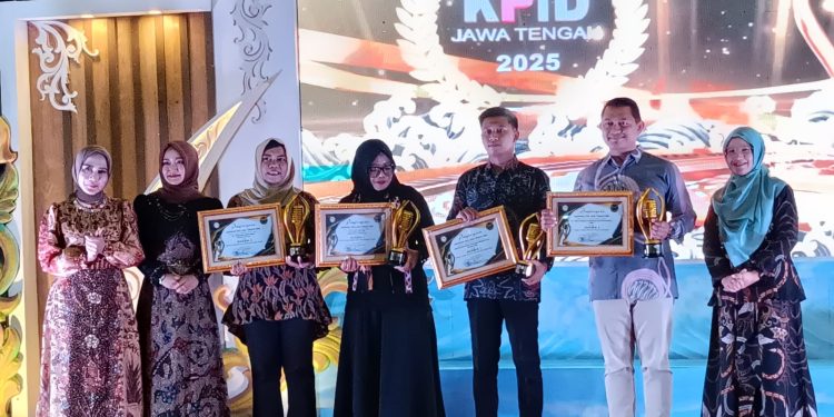 Radio Solopos Raih Anugerah KPID Jateng 2025 Sebagai Lembaga Penyiaran Swasta Radio Terbaik