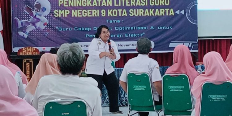Guru SMPN 9 Surakarta Dibekali Pelatihan AI oleh Master Trainer AI Ready ASEAN