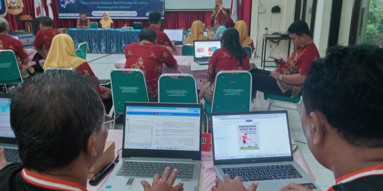 Guru SMPN 9 Surakarta Latihan Membuat Media Pembelajaran Berbasis AI