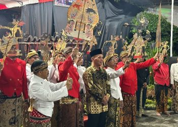 pentas wayang kulit sumanto ketua dprd jateng