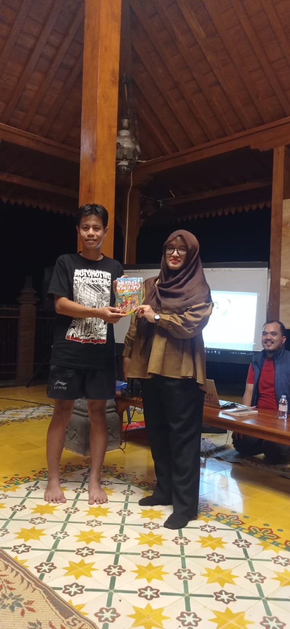 Salam Literasi “Misteri Cokelat” dari Penulis VY Harmayanthi bersama Remaja Dusun Wotawati, Gunung Kidul, Yogyakarta