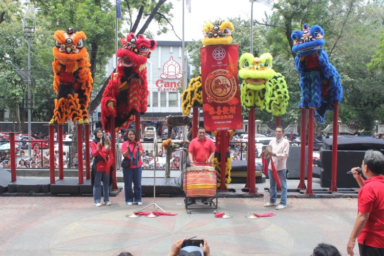 Lautan Manusia Padati NEO Solo Grand Mall Saat Imlek, Barongsai Tonggak & Liong Tampil Spektakuler!