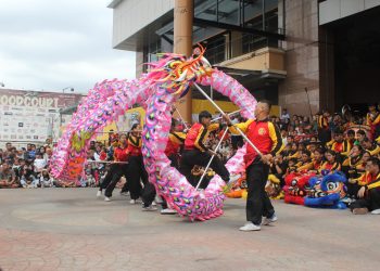 Lautan Manusia Padati NEO Solo Grand Mall Saat Imlek, Barongsai Tonggak & Liong Tampil Spektakuler!