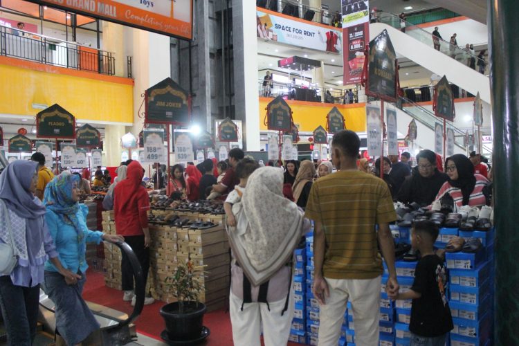 Lautan Manusia Padati NEO Solo Grand Mall Saat Imlek, Barongsai Tonggak & Liong Tampil Spektakuler!