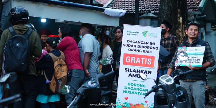 dompet dhuafa bagi takjil