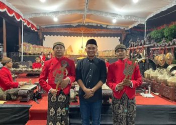 Rutin Pentaskan Wayang Kulit, Ketua DPRD Jateng Sumanto Digelari Satriya Pelestari Budaya Ringgit Purwa