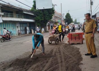 Ketersediaan Aspal dan Cuaca Jadi Tantangan, Wali Kota Pekalongan: Perbaikan Jalan Terus!