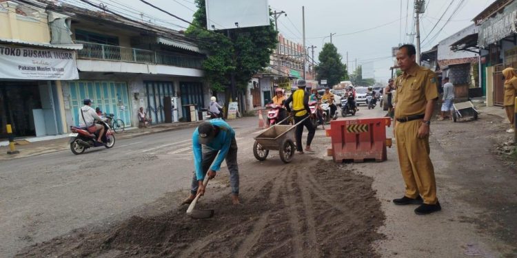 Ketersediaan Aspal dan Cuaca Jadi Tantangan, Wali Kota Pekalongan: Perbaikan Jalan Terus!