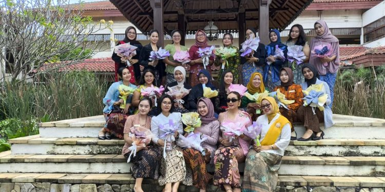 Kreatif, Lorin Group Solo Rayakan Hari Kartini Lewat Workshop Buket Bunga dari Hijab