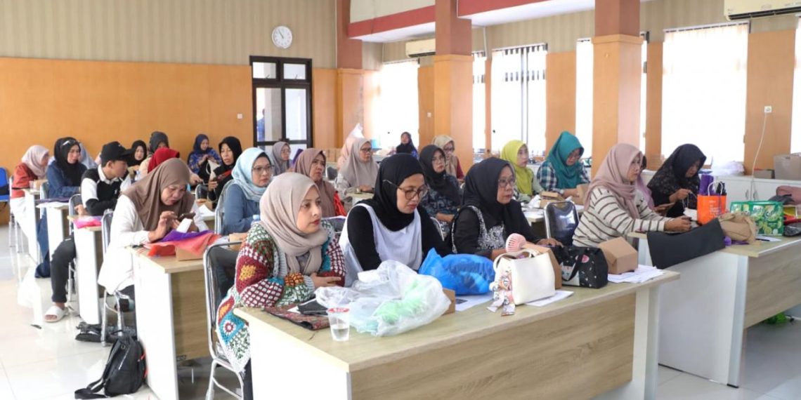Dekranasda Pekalongan Dorong UMKM Olah Sampah Plastik Menjadi Tas Bernilai Jual