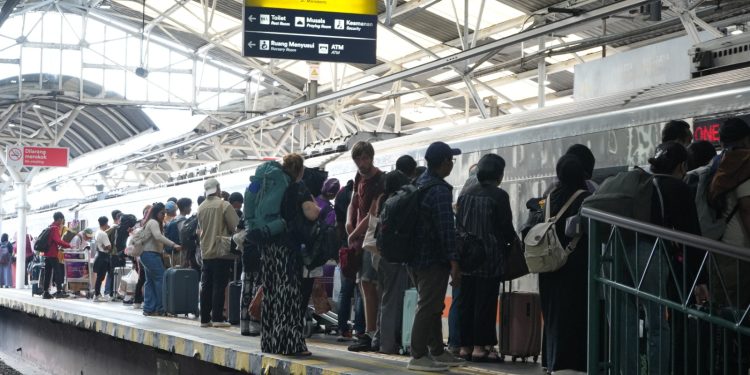 Libur Panjang Kenaikan Yesus Kristus, KAI Daop 6 Prediksi 136.741 Penumpang Gunakan Kereta Api