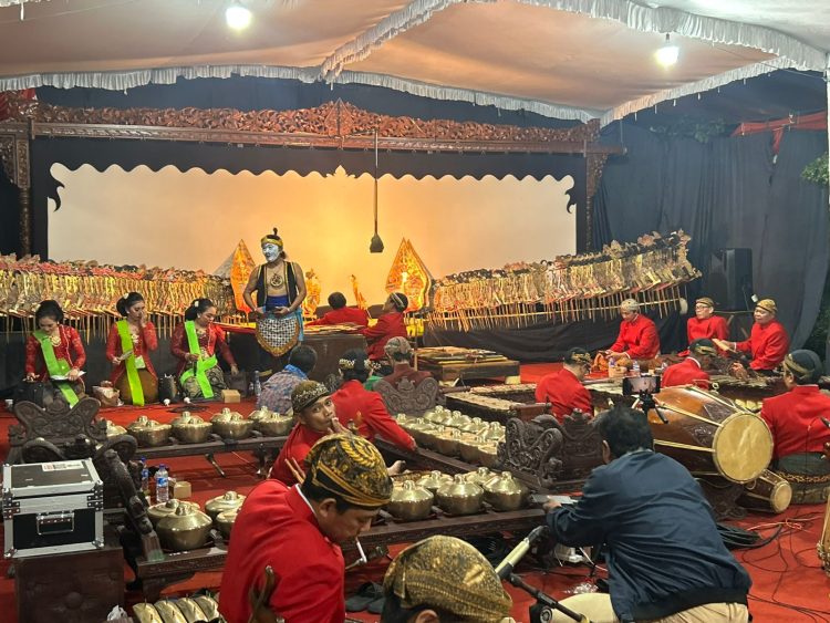 Gelar Wayang Kulit Lakon Gatotkaca Sungging, Ketua DPRD Jateng Sumanto Singgung Nilai Kepahlawanan dan Pengabdian