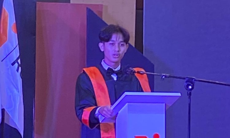 Khidmat dan Penuh Haru, Ini Rekaman Lensa Wisuda Perdana SMA Unggulan Rushd Sragen