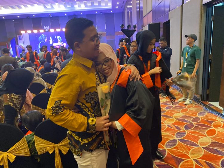 Khidmat dan Penuh Haru, Ini Rekaman Lensa Wisuda Perdana SMA Unggulan Rushd Sragen