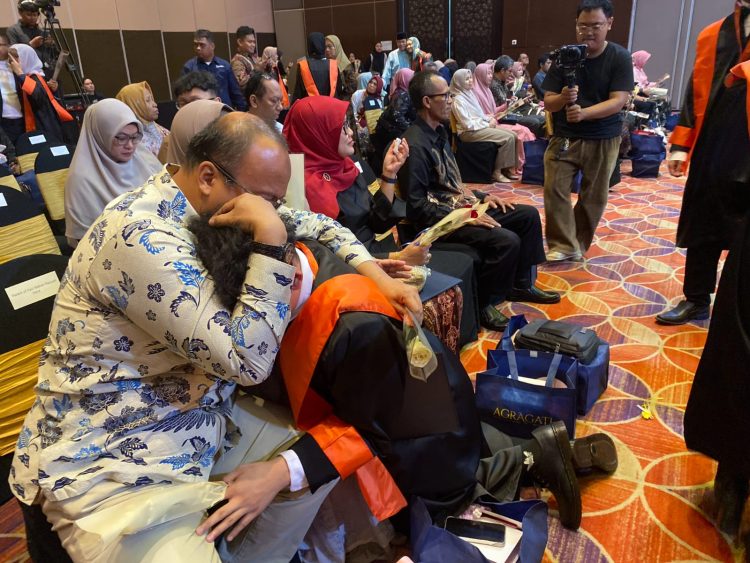 Khidmat dan Penuh Haru, Ini Rekaman Lensa Wisuda Perdana SMA Unggulan Rushd Sragen