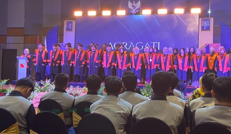 Khidmat dan Penuh Haru, Ini Rekaman Lensa Wisuda Perdana SMA Unggulan Rushd Sragen