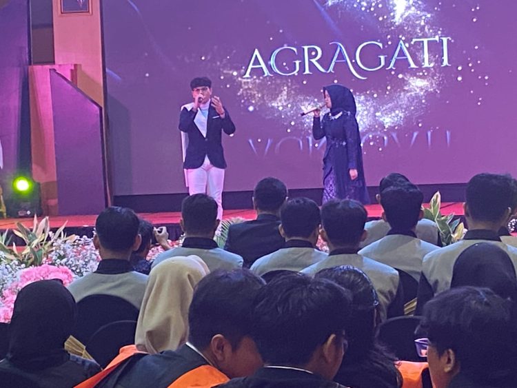 Khidmat dan Penuh Haru, Ini Rekaman Lensa Wisuda Perdana SMA Unggulan Rushd Sragen