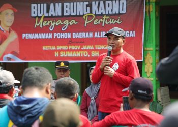 Jelang Bulan Bung Karno, Ketua DPRD Jateng Sumanto Gerakkan Warga Tanam Pohon di Lereng Gunung Lawu