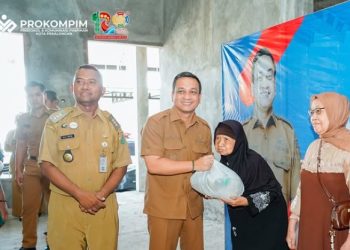 Ratusan Lansia Panjang Baru Pekalongan Terima Bingkisan dan Layanan Kesehatan Gratis