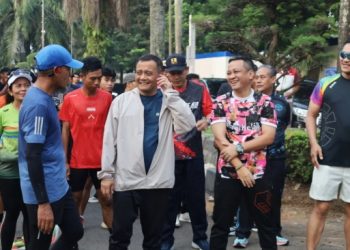 Unik! Wali Kota Pekalongan Ikuti Run for Rivers, Lomba Lari Sambil Bersih-Bersih Lingkungan