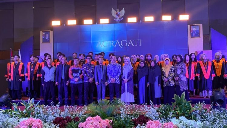 Wisuda Perdana SMA Unggulan Rushd, Founder Achmad Zaky: Be Change Marker!