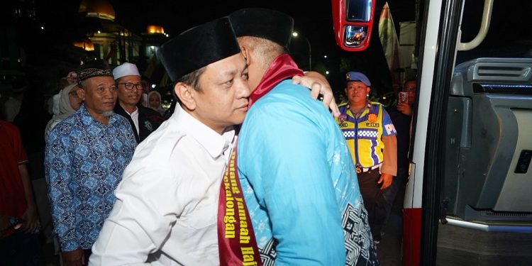 1 Jemaah Wafat di Pesawat, Wali Kota Pekalongan Sambut Kepulangan Haji Kloter Pertama