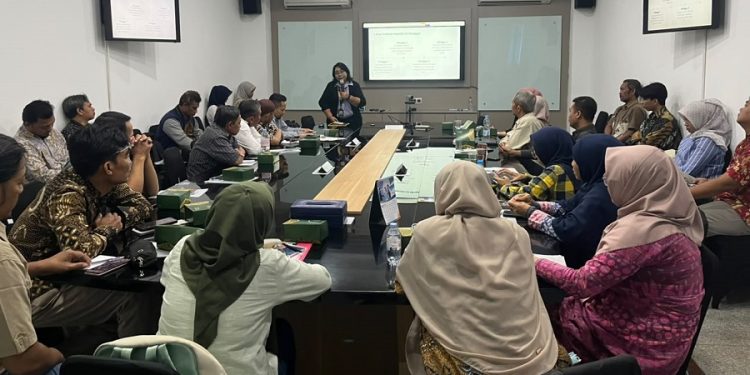 34 Staf FIB UNS Ikuti Pelatihan Jurnalistik dan Public Speaking di Griya Solopos