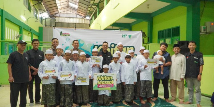 Dompet Dhuafa dan Nurim Peduli Khitan Massal 22 Anak di Semarang