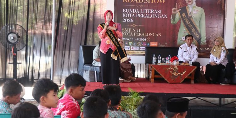Bunda Literasi Kota Pekalongan Kampanyekan Literasi Digital Lewat Roadshow di Sekolah
