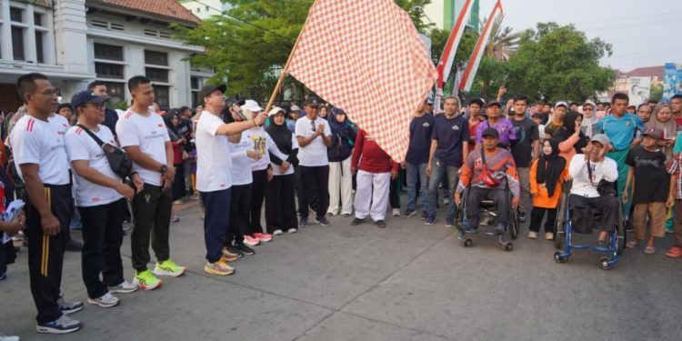 Jalan Sehat Hari Anak Nasional di Pekalongan Diikuti Ribuan Warga