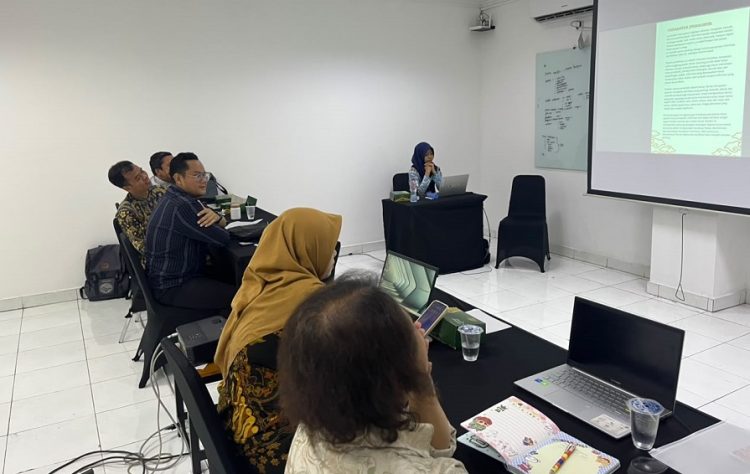 34 Staf FIB UNS Ikuti Pelatihan Jurnalistik dan Public Speaking di Griya Solopos
