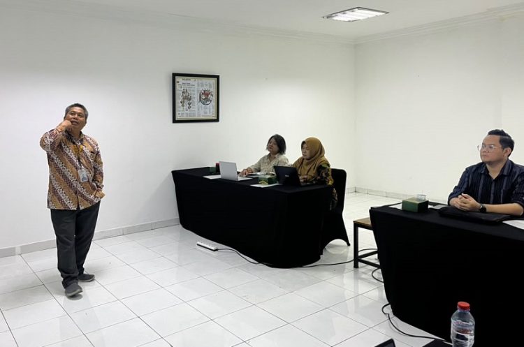 34 Staf FIB UNS Ikuti Pelatihan Jurnalistik dan Public Speaking di Griya Solopos