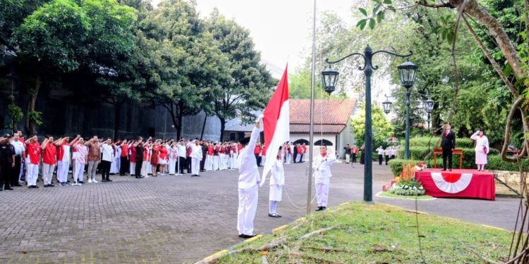 Lorin Group Solo Semarakkan HUT Ke-81 RI dengan Upacara dan Kirab Merdeka