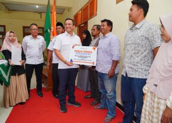 Bantu 16 UMKM Lewat Lazismu, Wali Kota Pekalongan Dorong Legalitas Usaha