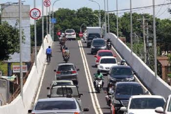 Musim Ramai, Pembatas Jalan Flyover Kretek Malah Disingkirkan