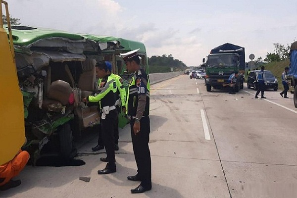 Kecelakaan Maut di Tol Batang-Semarang, 3 Kendaraan Terlibat, 1 Orang Meninggal