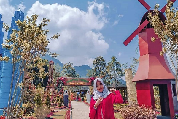 Sunrise Hill Gedong Songo, Destinasi dengan 7 Gunung Yang Epik
