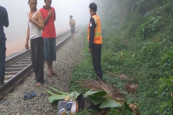 Kendarai Sepeda, Warga Grobogan Tewas Tertabrak Kereta