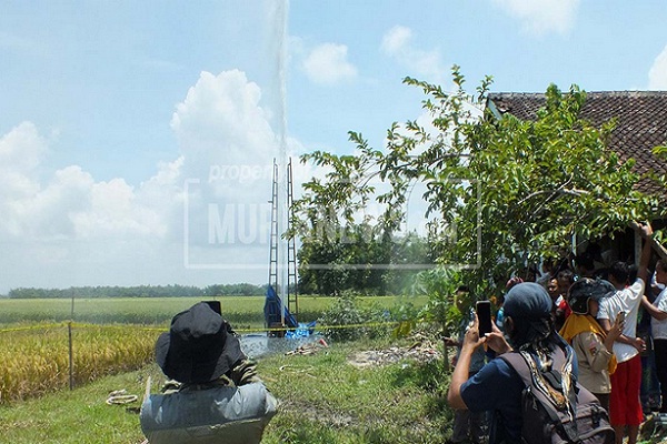 Sumur Bor di Grobogan Semburkan Lumpur 30 M