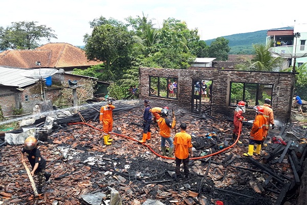 Pemilik Diduga Lupa Matikan Kompor, Rumah di Pringapus Ludes Terbakar