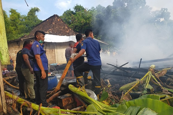 Kebakaran di Brati Grobogan Ludeskan 2 Rumah Limasan