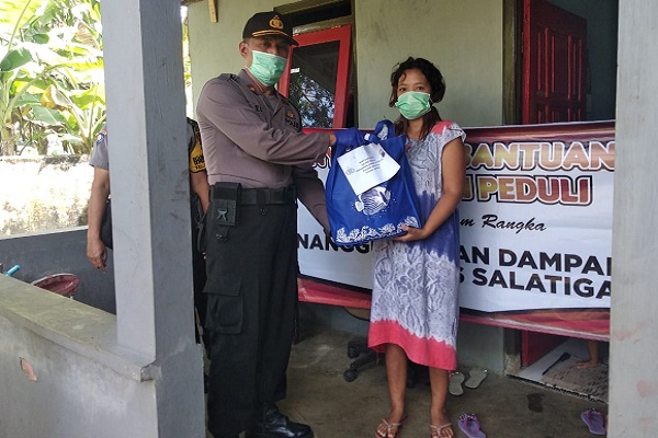 Bantu Warga Terdampak Covid-19, Polres Salatiga Bagikan 550 Paket Sembako
