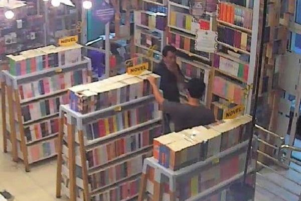 Polisi Buru Pencuri Buku di TB Jendela Salatiga